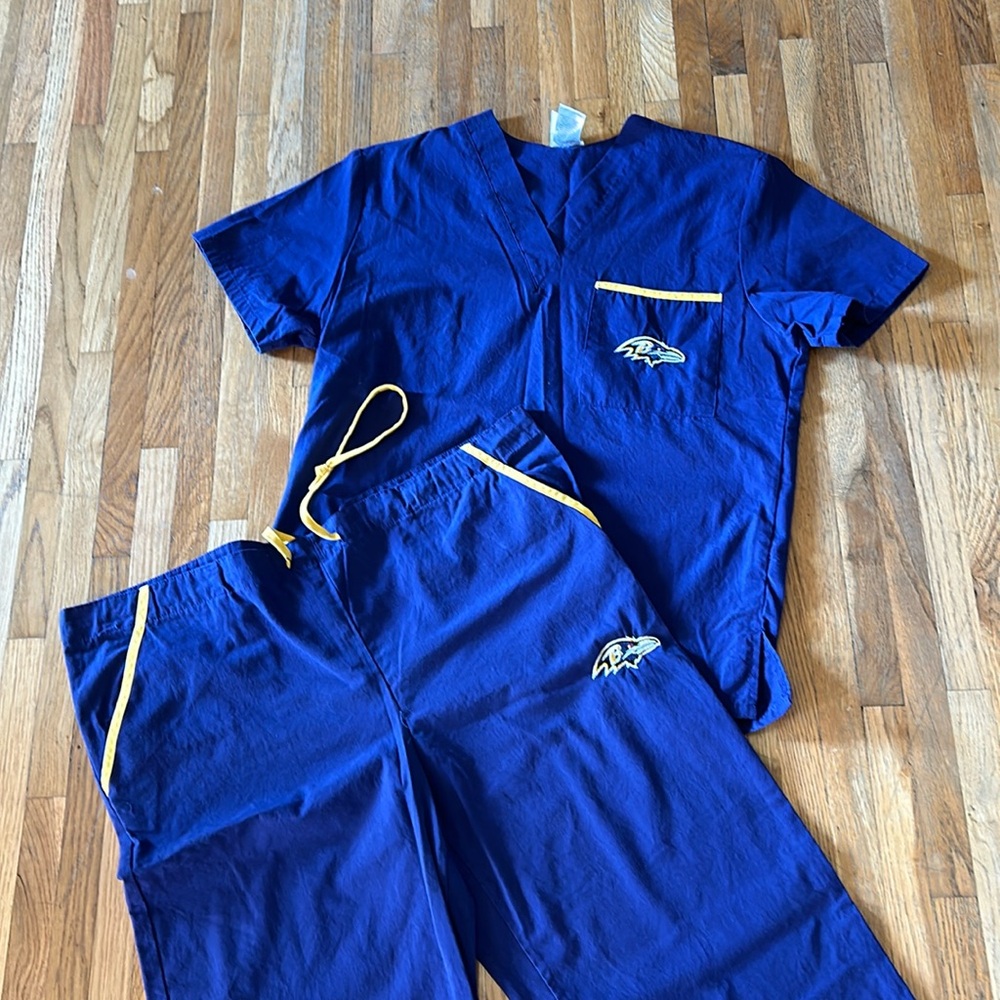 NFL RAVENS scrubs. Unisex size XS top. Size M bottoms. Purple.